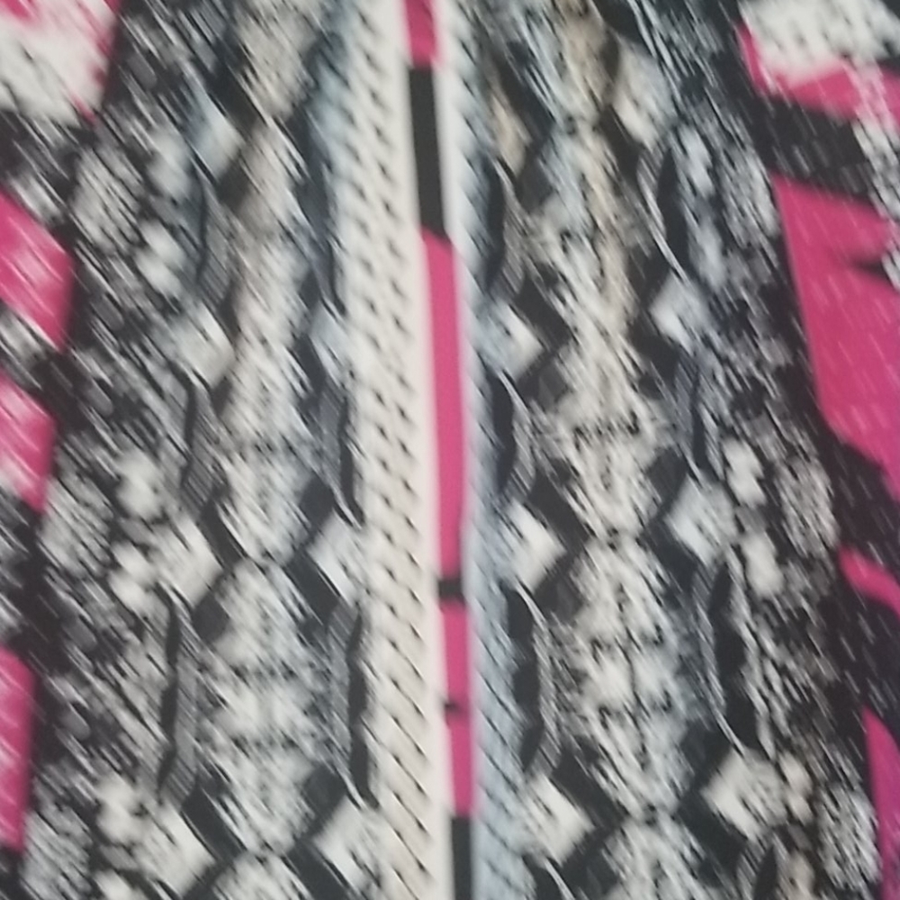 Hot pink and black dress - Picture 5 of 5
